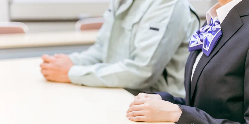 運用について対話している写真